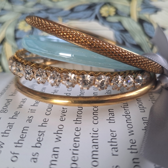 Set of 5 gold and blue tone bracelets - Picture 3 of 11